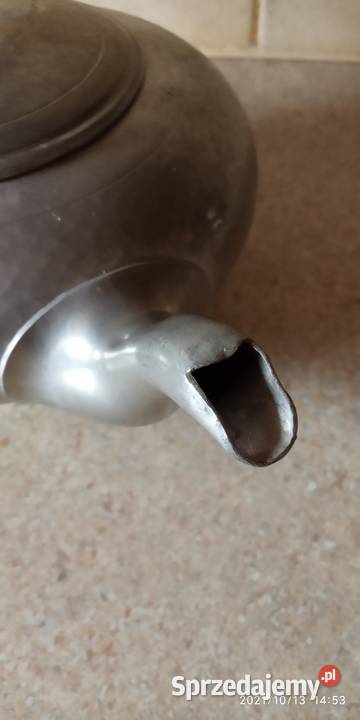 stary czajnik z cyny