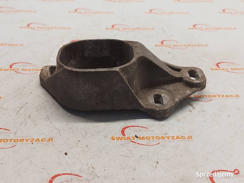 AUDI A4 B7 20 TDI 07r łapa silnika 8E0199335N Kielce