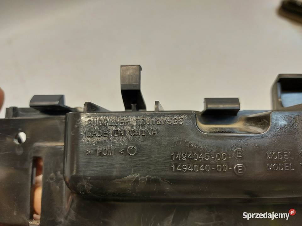 TESLA MODEL Y 2023r Ślizg mocowanie zderzaka tył Części montażowe