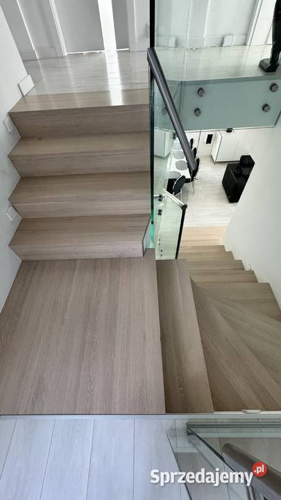 PIĘKNE DREWNIANE SCHODY DYWANOWE szerokie