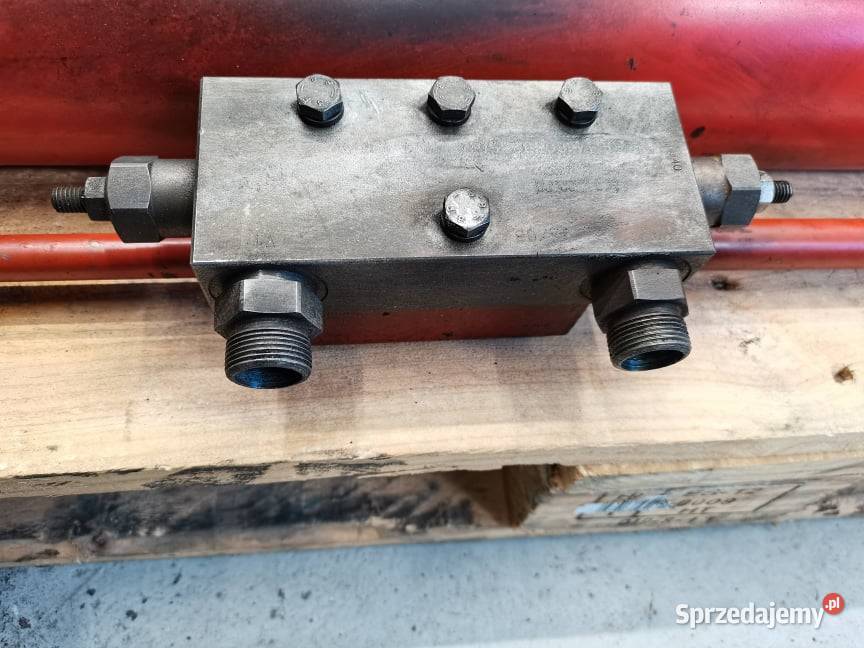 Siłownik podnoszenia ramienia Manitou MLT 835 Wilkowo
