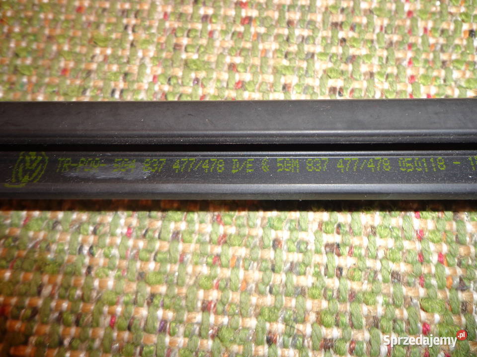 VW GolF VII Listwa zgarniająca szyby drzwi tylny