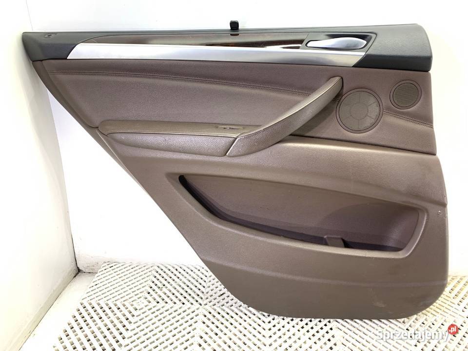 BOCZEK DRZWI TYŁ LEWY BMW E70 SUV 0613 TAPICERKA