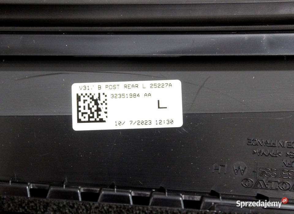 VOLVO C40 listwa ozdobna slupka B drzwi lewy tyl Bielany Wrocławskie
