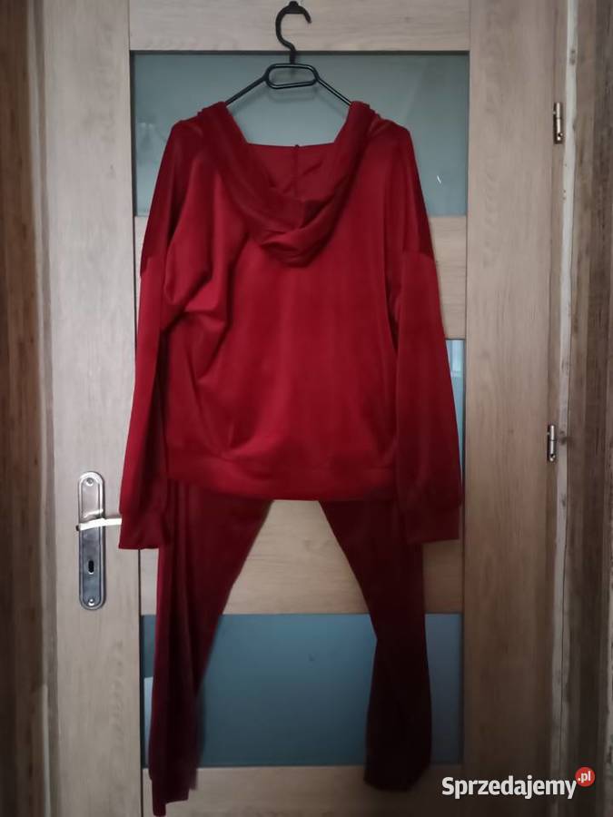 Piękny damski bordowy welurowy komplet dresowy Bytom