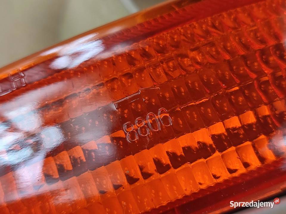 KIERUNKOWSKAZ LEWY PRZÓD TOYOTA COROLLA E9