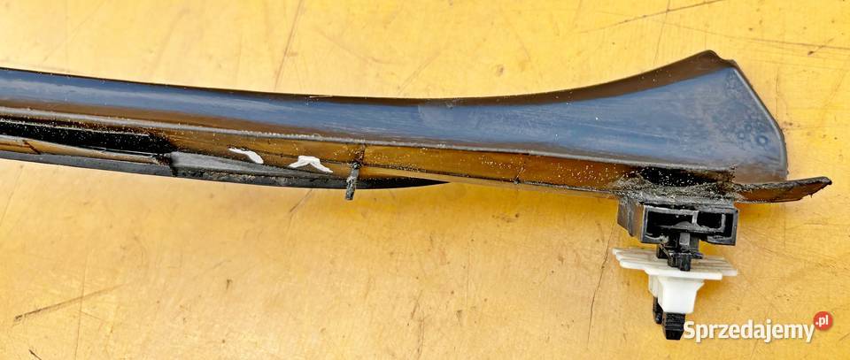 VW GOLF V USZCZELKA LISTWA SZYBY 1K0854320 Listwy i nakładki Radom