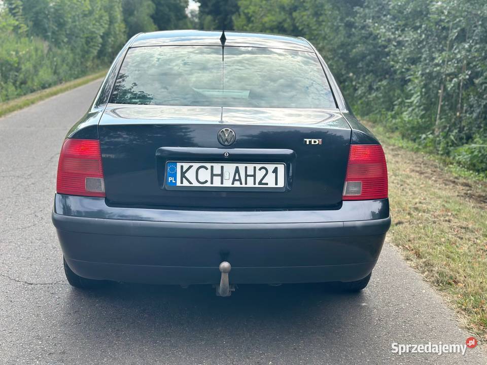 VW Passat B5 czarny sedan 19 TDI 110 sprawny Wieluń