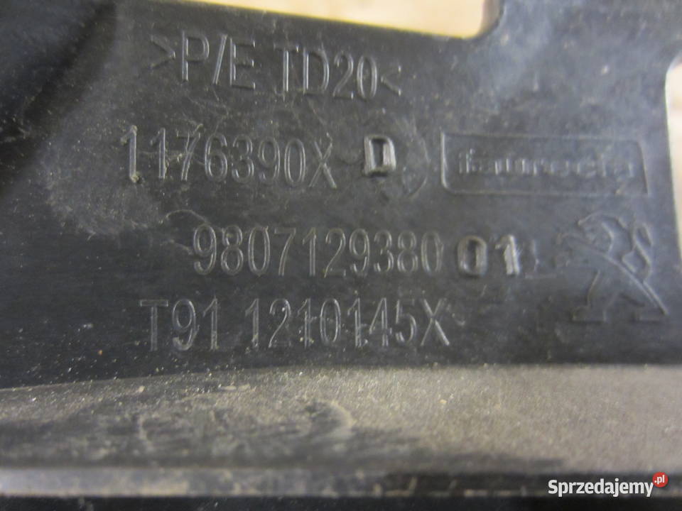 Ślizg zderzaka lewy tył Peugeot 308 2013 HB Szczecin