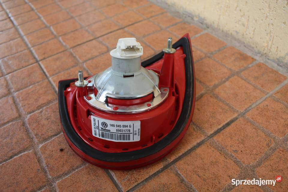 LAMPA KLAPY PRAWA PRAWY TYŁ VW GOLF V HB 3D Lampy tylne sprzedam