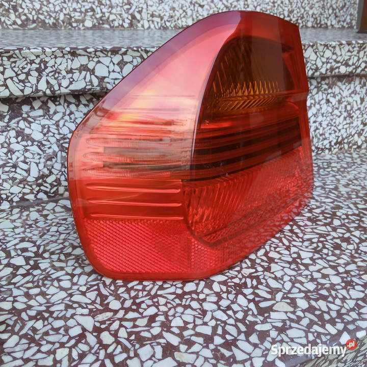 BMW E90 Lampa tylna lewa w błotnik 6937457 Dębica