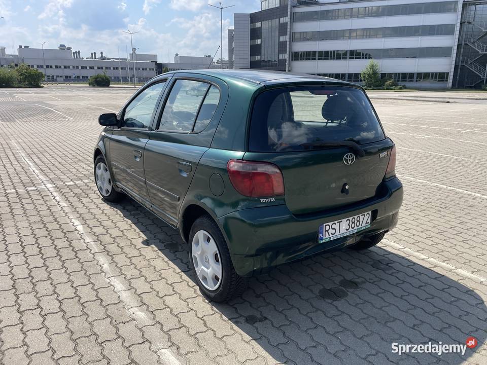 Toyota Yaris oszczędza świeży przegląd