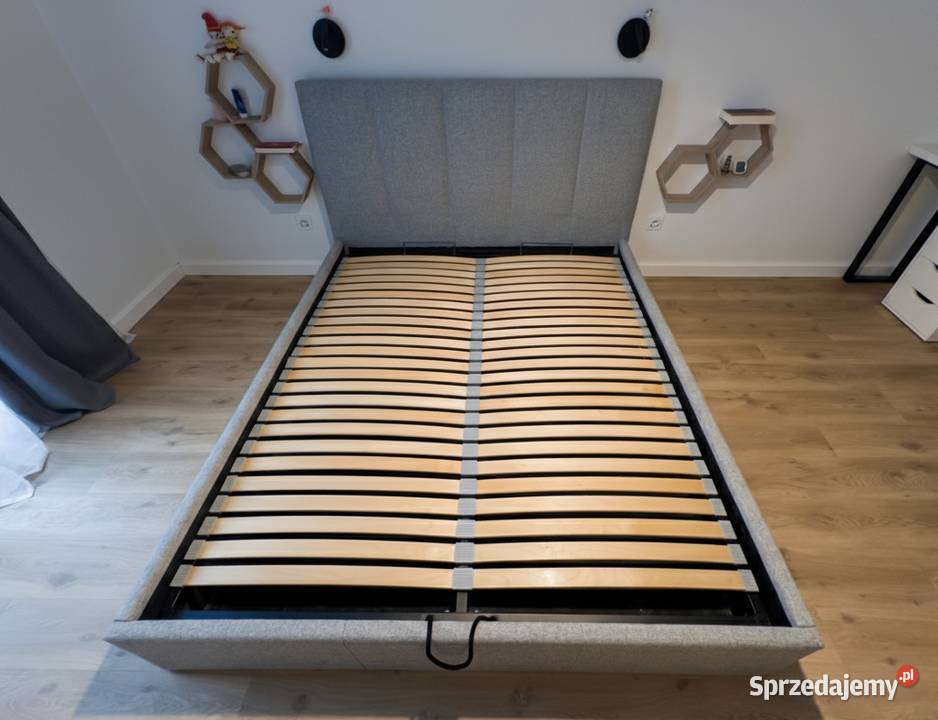 Łóżko tapicerowane Nick Stelaż metalowy 160x200 Domaszczyn