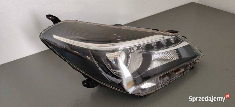 Lampa Przod Toyota Yaris 3 III Lift Led 1317r osobowe