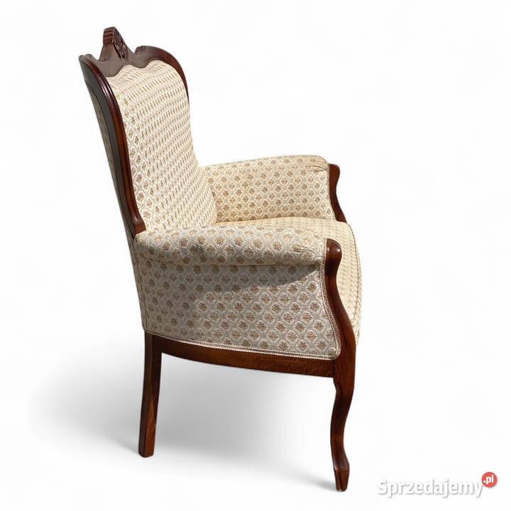 Jasna sofa dwuosobowa w stylu ludwikowskim Gryfice