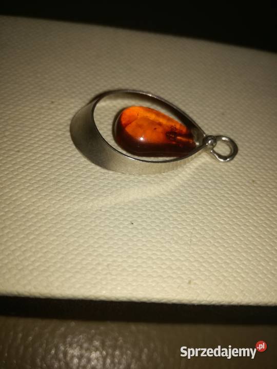 Srebrna zawieszka łezka z bursztynem