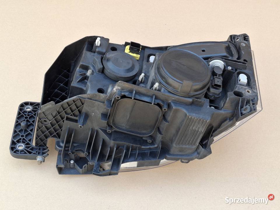 RENAULT GAMA T RANGE REFLEKTOR PRAWY LAMPA PRAWA Bieleń