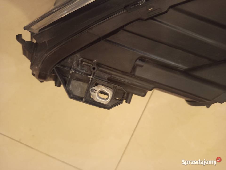 Reflektor prawy Merc a klasa orginalny w176