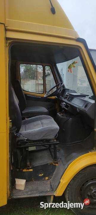 Foodtruck Food truck Mercedes Kaczka Sławno