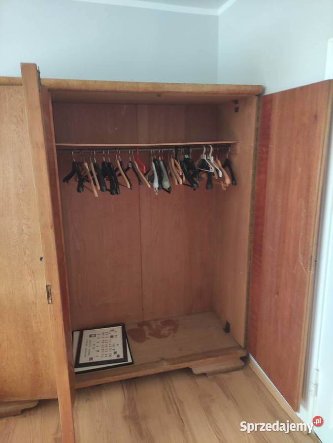 Duża szafa trzydrzwiowa z okresu międzywojennego pomorskie Słupsk