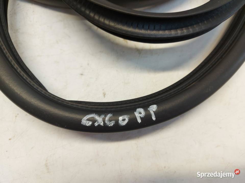 Mazda CX60 2023r uszczelka drzwi karoseryjna