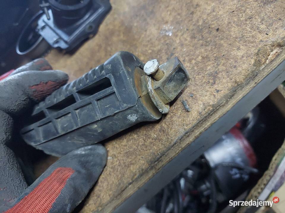 Suzuki GS 500 podnóżek prawy przód przedni
