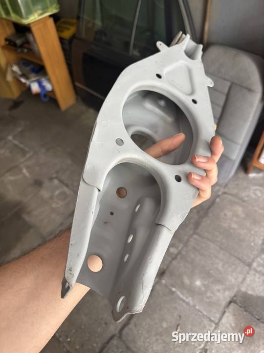 Wahacz dolny tył Mercedes w124 piaskowaniu i osobowe Katowice