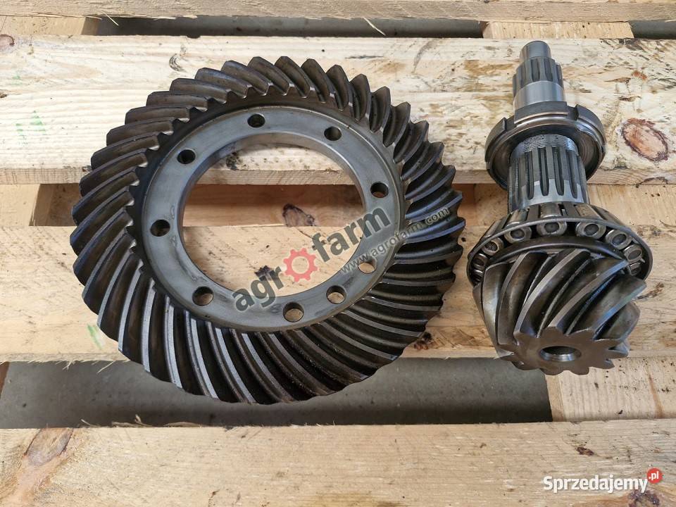 Wałek atakujący z kołem John Deere 5400 5500 Byków