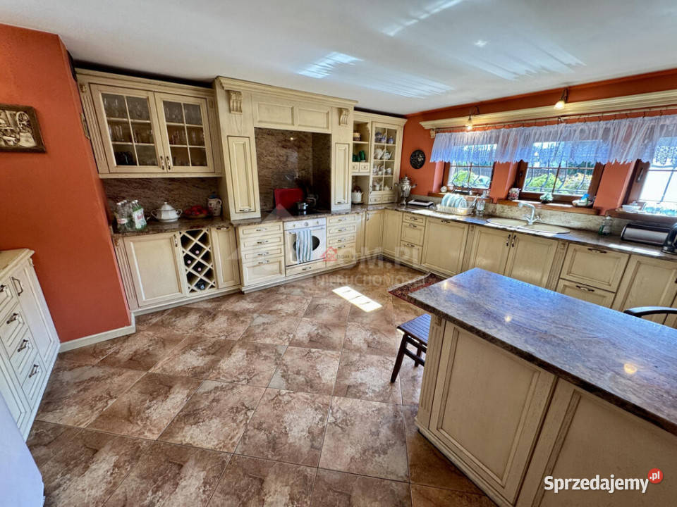 Przestronny dom 360 m z ogrodem Piękny ogród