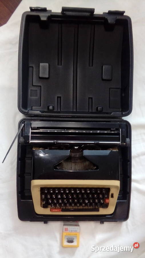 Maszyna do pisania z walizką