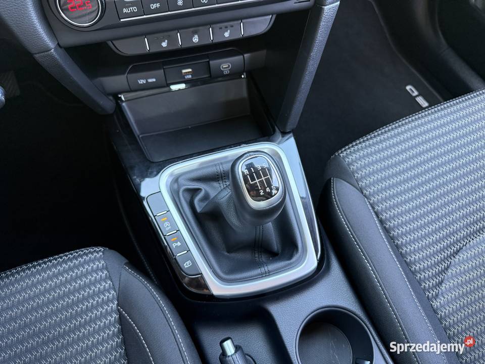 Hyundai i30 15 BENZYNA Klimatronik Nawigacja manualna sprzedam