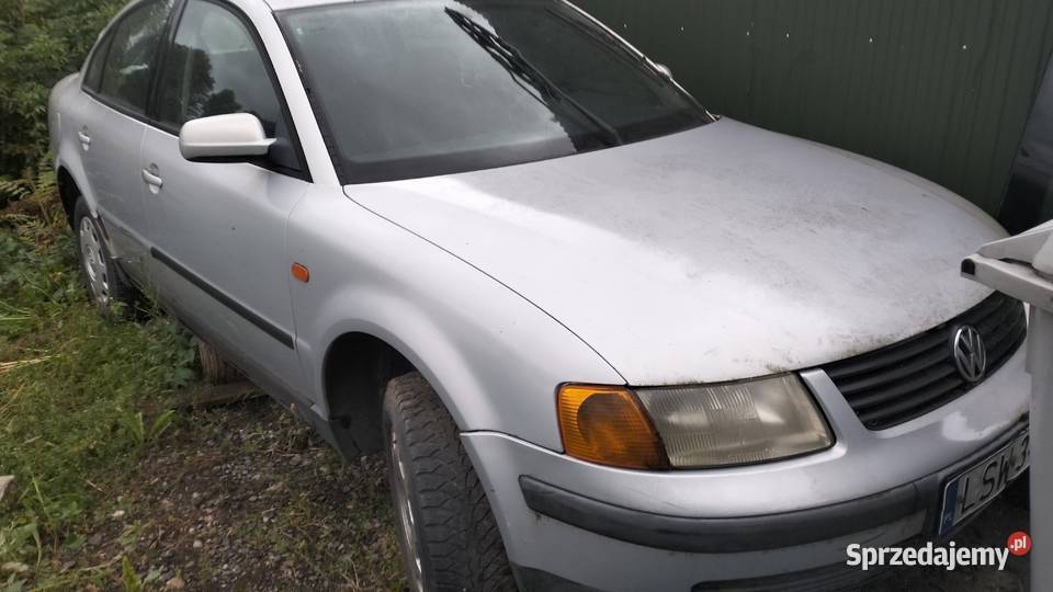 Mercedes w 220wolkswagem B5 uszkodzony