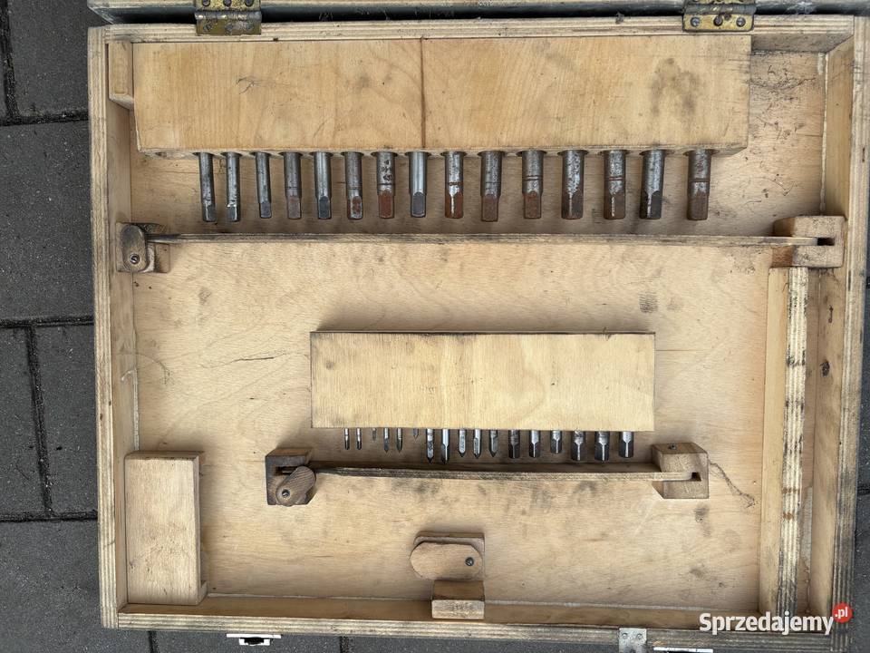 Zestaw gwintowników i narzynek C5a FWP VIS 1974 Gdańsk