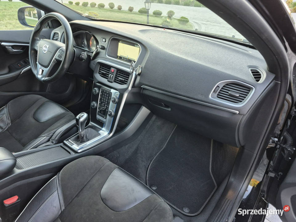 Volvo V40 20d 190 RDESIGN navi full led chromy nieuszkodzony lubelskie Drelów sprzedam