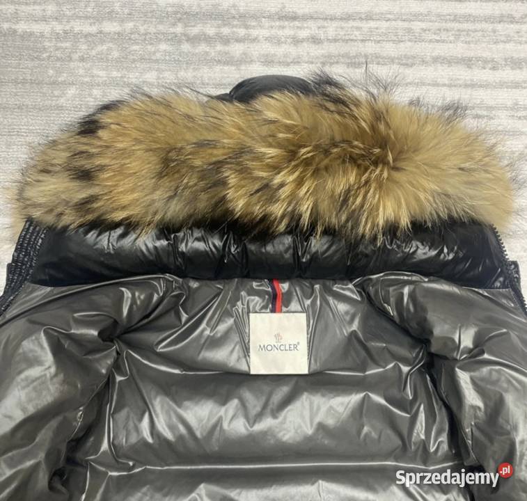 Puchowa kurtka męska Moncler czarna z kapturem Kaptur