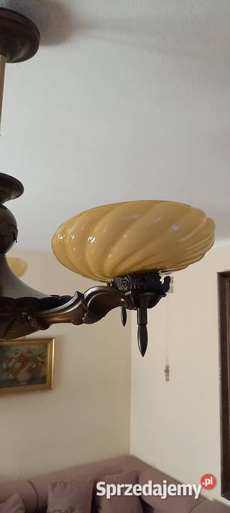 Pięcioramienny mosiężny żyrandol z kloszami Skierniewice