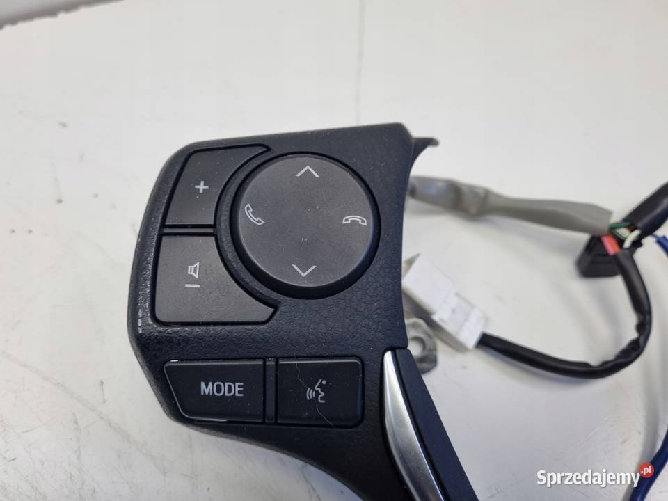 Toyota Auris II lift PRZYCISKI KIEROWNICY