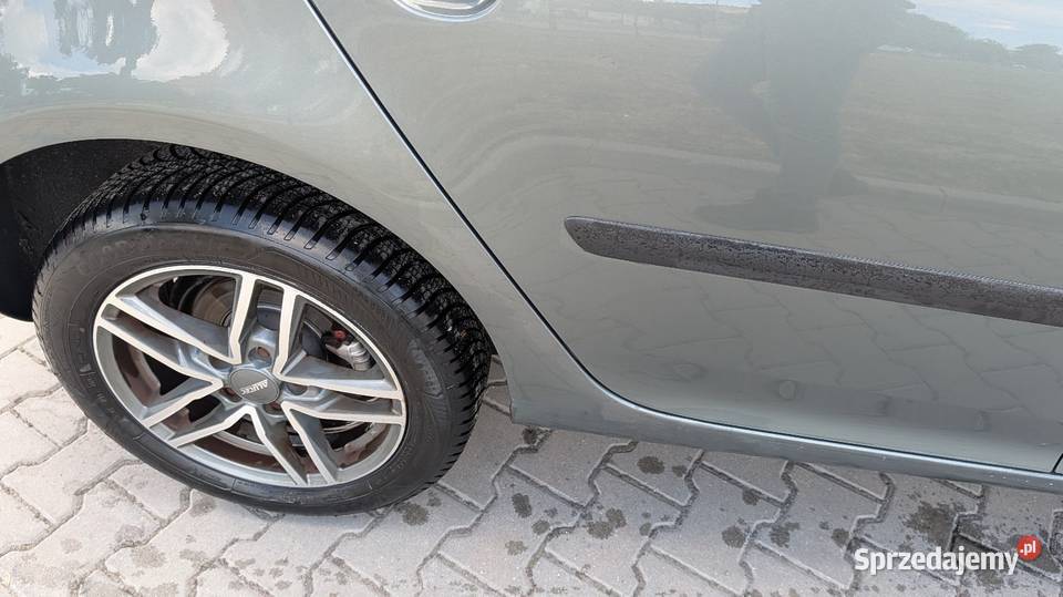 VW Golf V 19 TDI BKC 2004 OC i przegląd ważne sprowadzony Golf Brzeg sprzedam