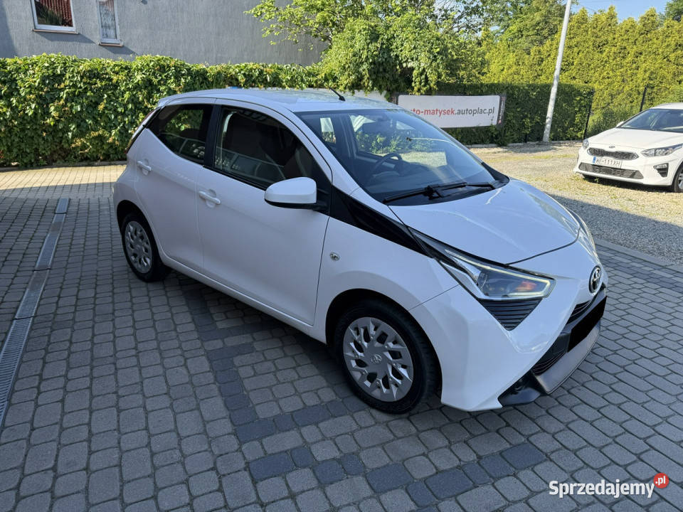 Toyota Aygo 10 72 Klima Kamera CarPlay II 2014 benzyna Orzech sprzedam
