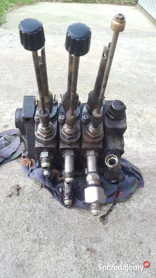 Rozdzielacz hydrauliczny MF 3 sekcyjny wywrot sprzedam