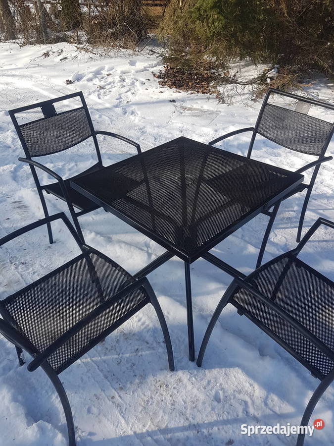 Stół i cztery krzesła