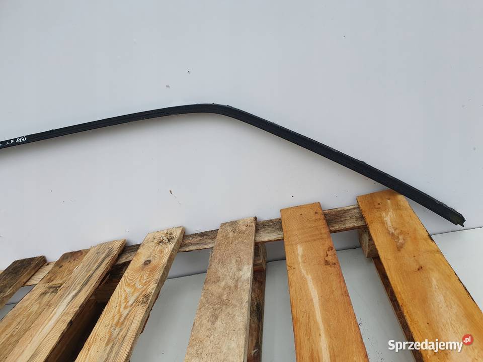 Mercedes W126 C126 SEC LISTWA SZYBY LEWA Rudka