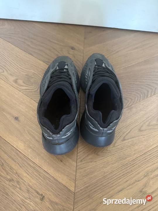 Yeezy Boost 700 czarne rozmiar 445 mazowieckie Warszawa