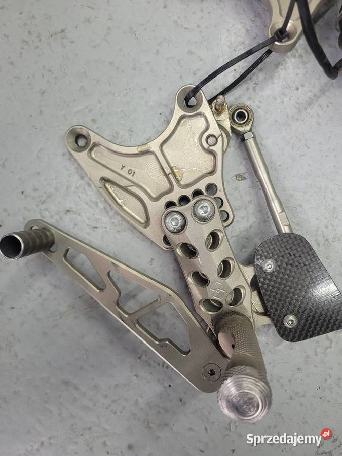 YAMAHA R1 R 1 RN 09 0203 RN09 PODNÓŻKI KIEROWCY Nowy Tomyśl