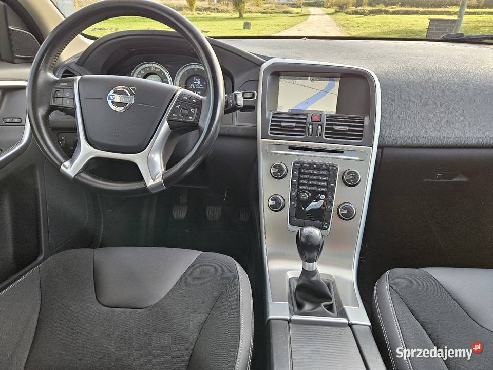 Volvo XC60 20D 5Cylindrów Panorama Navi relingi dachowe Czarnków