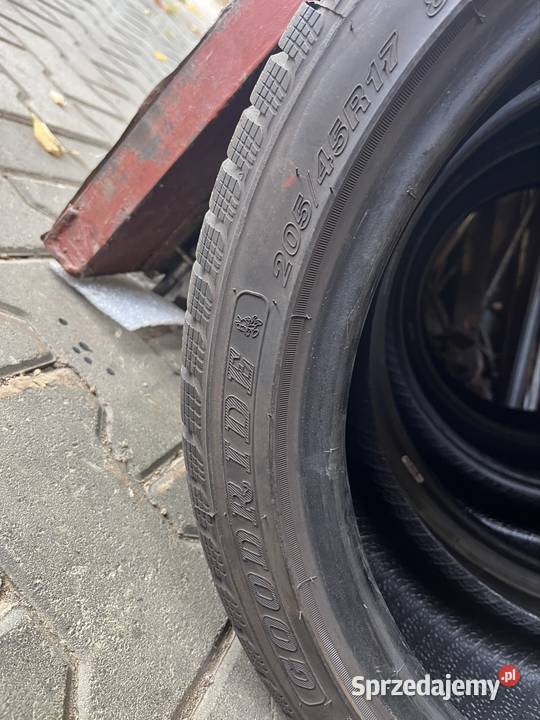 Opony zimowe goodride sw608 20545 r17 Tęgoborze sprzedam