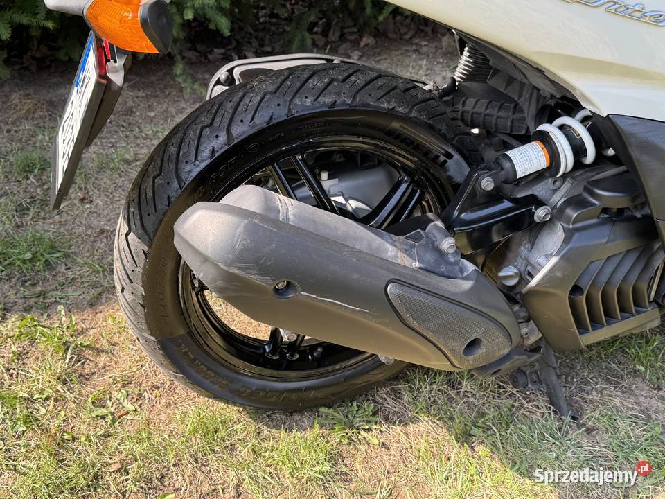 stylowy i praktyczny skuter Ymaha Xenter 125 3