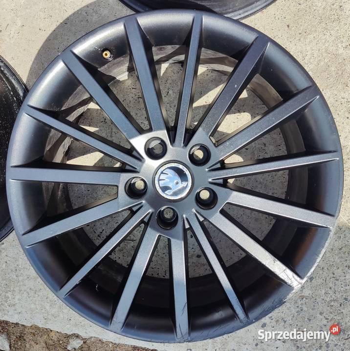 FELGI ALUMINIOWE SKODA 18 5X112 5E0601025AF Radom