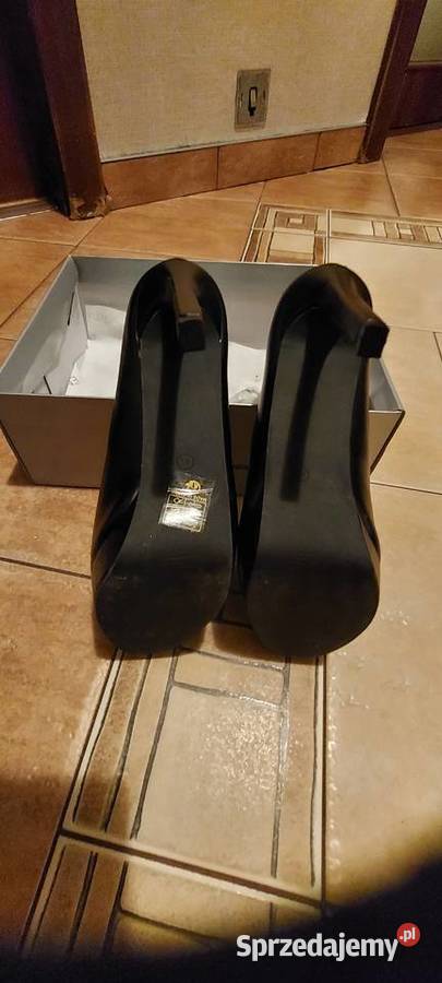Piękne nowe czarne szpilki inna Łódź