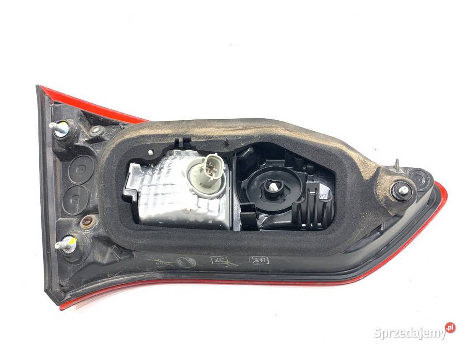 LAMPA TYŁ PRAWA WEWNĘTRZNA TOYOTA YARIS III osobowe sprzedam